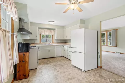 Kitchen - 2117 Deer Lk, Ishpeming, MI 49849 photo 1 of 4