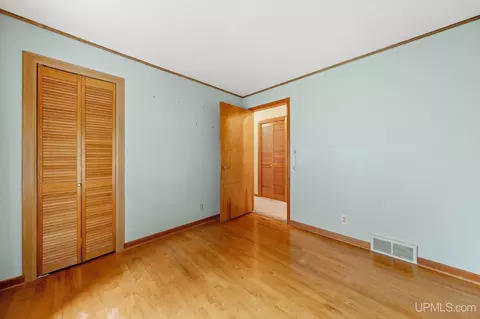 Bedroom - 2117 Deer Lk, Ishpeming, MI 49849 photo 2 of 6