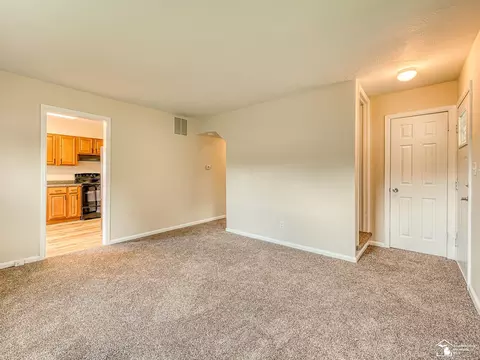 Living - 713 Roeder, Monroe, MI 48161 photo 3 of 4