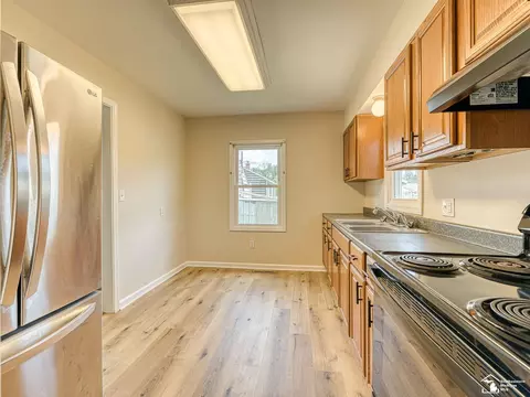 Kitchen - 713 Roeder, Monroe, MI 48161 photo 2 of 2