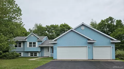 1021 Crestwood Glade, Hancock, MI 49930