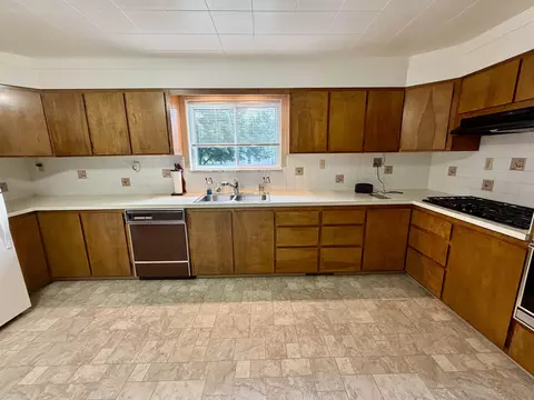 Kitchen - 216 E 8th, Pinconning, MI 48650 photo 4 of 4