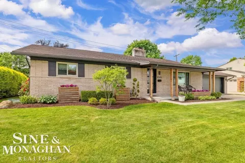 1045 Marian, Grosse Pointe Woods, MI 48236