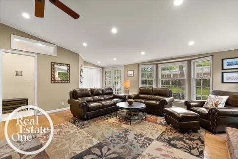 Living - 324 Cloverly, Grosse Pointe Farms, MI 48236 photo 3 of 5