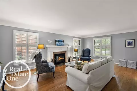 Living - 324 Cloverly, Grosse Pointe Farms, MI 48236 photo 4 of 5