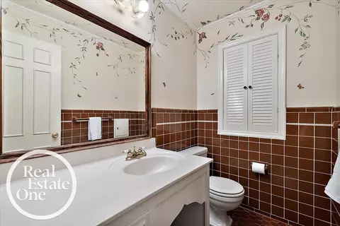 Bath - 324 Cloverly, Grosse Pointe Farms, MI 48236 photo 1 of 6