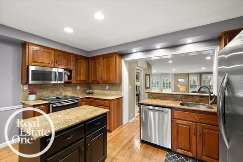 Kitchen - 324 Cloverly, Grosse Pointe Farms, MI 48236 photo 2 of 3
