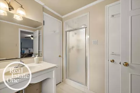Bath - 324 Cloverly, Grosse Pointe Farms, MI 48236 photo 2 of 6