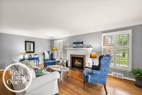 Living - 324 Cloverly, Grosse Pointe Farms, MI 48236 photo 5 of 5