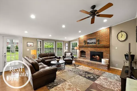 Living - 324 Cloverly, Grosse Pointe Farms, MI 48236 photo 1 of 5