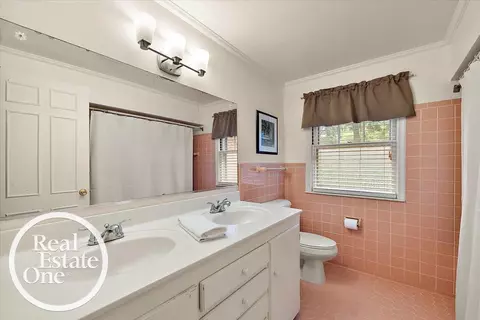 Bath - 324 Cloverly, Grosse Pointe Farms, MI 48236 photo 4 of 6