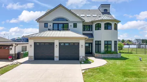 32824 N N Riv, Harrison Township, MI 48045