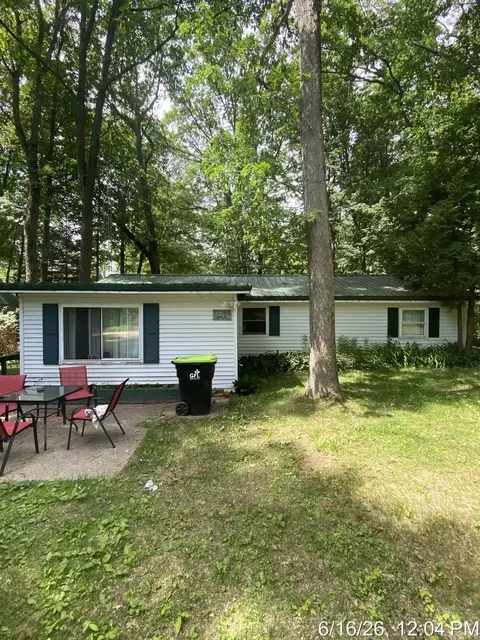 1021 Pocahontas, Harrison, MI 48625