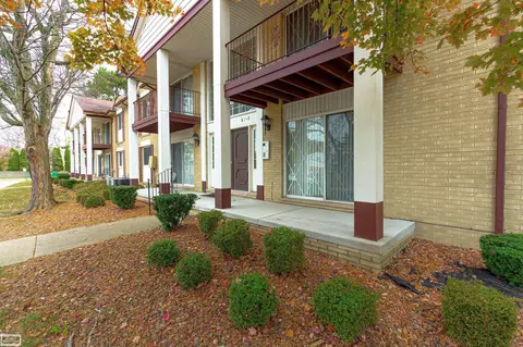 29200 Gloede # 135, Warren, MI 48088