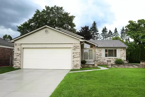 39549 Chantilly, Sterling Heights, MI 48313