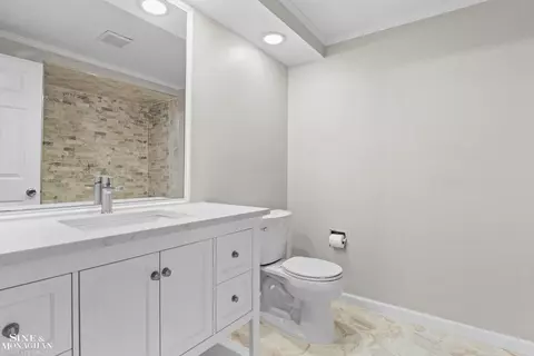 Bath - 1200 Audubon, Grosse Pointe Park, MI 48230 photo 6 of 6