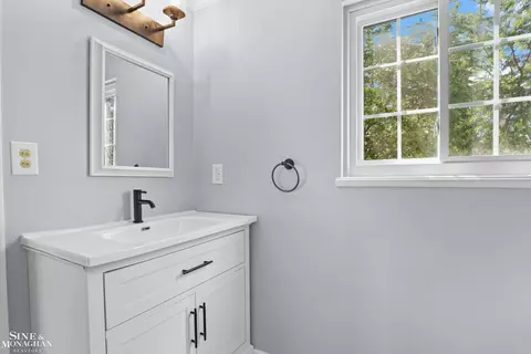 Bath - 1200 Audubon, Grosse Pointe Park, MI 48230 photo 5 of 6