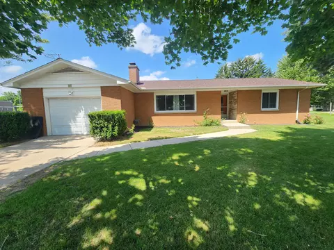 1974 W Youngs Ditch, Bay City, MI 48708
