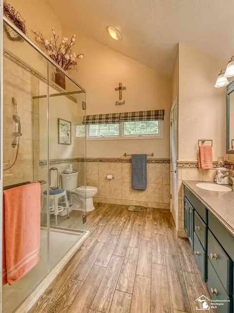 Bath - 4675 Secor, Ida, MI 48140 photo 2 of 4