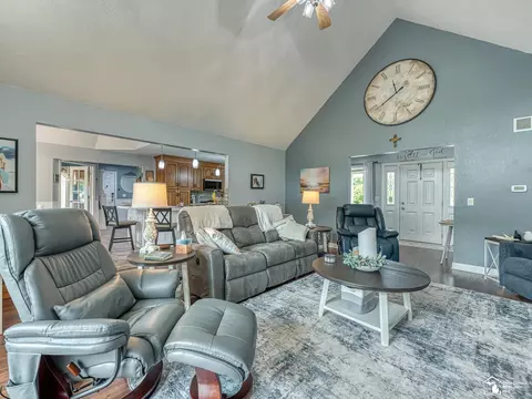 Living - 4675 Secor, Ida, MI 48140 photo 3 of 4