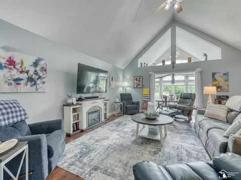Living - 4675 Secor, Ida, MI 48140 photo 2 of 4