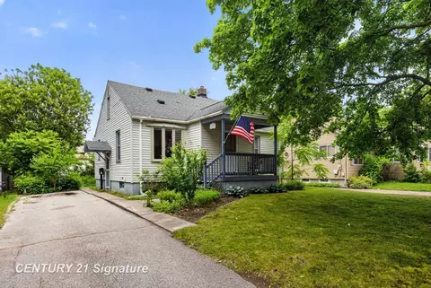 1907 James, Essexville, MI 48732