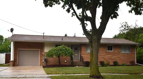114 Burns, Essexville, MI 48732
