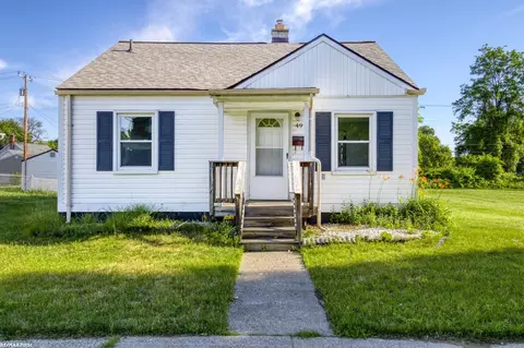49 Fessenden St, Mount Clemens, MI 48043