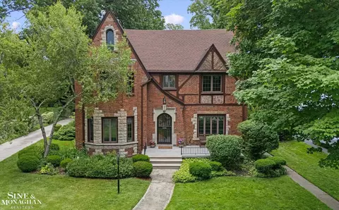 542 Lakepointe, Grosse Pointe Park, MI 48236