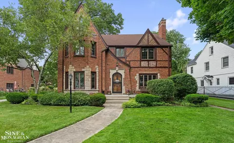 Exterior - 542 Lakepointe, Grosse Pointe Park, MI 48236 photo 5 of 10