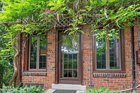 Exterior - 542 Lakepointe, Grosse Pointe Park, MI 48236 photo 8 of 10
