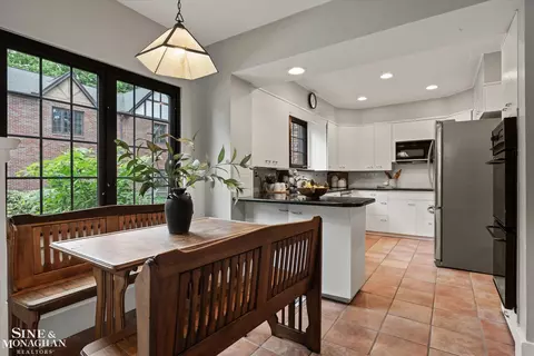 Kitchen - 542 Lakepointe, Grosse Pointe Park, MI 48236 photo 4 of 4