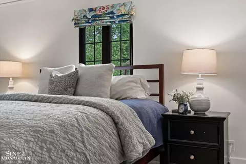 Bedroom - 542 Lakepointe, Grosse Pointe Park, MI 48236 photo 6 of 7