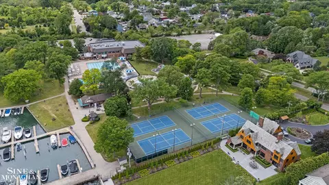 View/Area - 542 Lakepointe, Grosse Pointe Park, MI 48236 photo 5 of 6