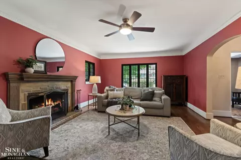Living - 542 Lakepointe, Grosse Pointe Park, MI 48236 photo 2 of 3