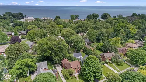 View/Area - 542 Lakepointe, Grosse Pointe Park, MI 48236 photo 2 of 6
