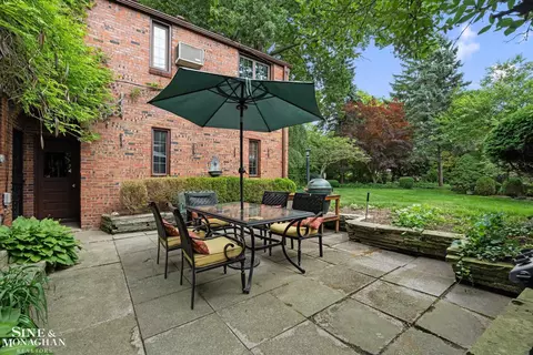 Exterior - 542 Lakepointe, Grosse Pointe Park, MI 48236 photo 7 of 10