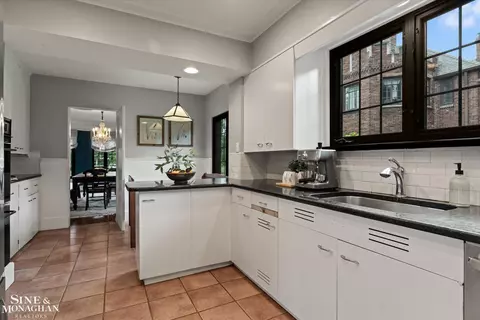 Kitchen - 542 Lakepointe, Grosse Pointe Park, MI 48236 photo 2 of 4