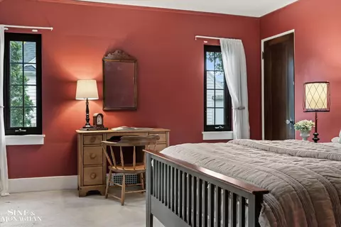 Bedroom - 542 Lakepointe, Grosse Pointe Park, MI 48236 photo 2 of 7