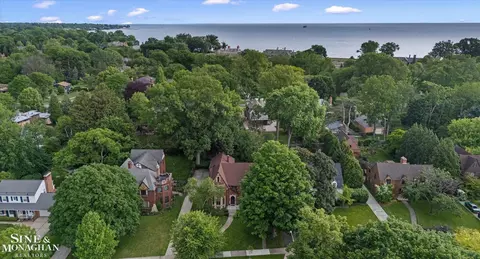 View/Area - 542 Lakepointe, Grosse Pointe Park, MI 48236 photo 4 of 6