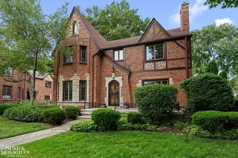 Exterior - 542 Lakepointe, Grosse Pointe Park, MI 48236 photo 2 of 10