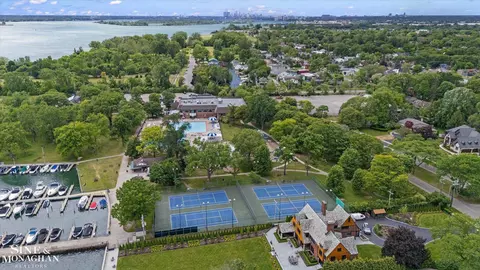 View/Area - 542 Lakepointe, Grosse Pointe Park, MI 48236 photo 6 of 6