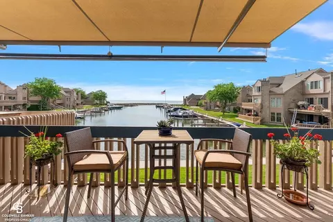 26031 Harbour Pointe Dr N UNIT 9, Harrison Township, MI 48045