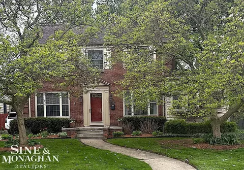 835 Lakepointe, Grosse Pointe Park, MI 48230