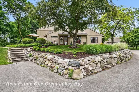 2338 Bay Woods, Bay City, MI 48706