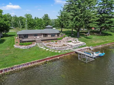 4991 N Pointe, Sanford, MI 48657