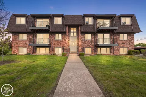 225 Riviera #46, Saint Clair Shores, MI 48080