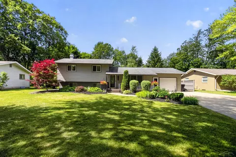 2112 Hillgrove, Midland, MI 48642