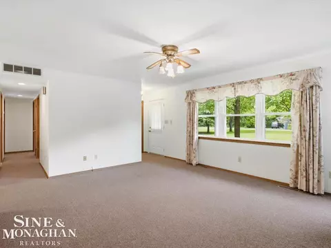 Living - 9211 Folkert, Algonac, MI 48001 photo 3 of 5