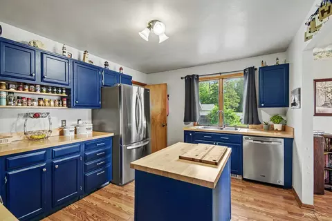 Kitchen - 4480 S Sasse, Hemlock, MI 48626 photo 2 of 2